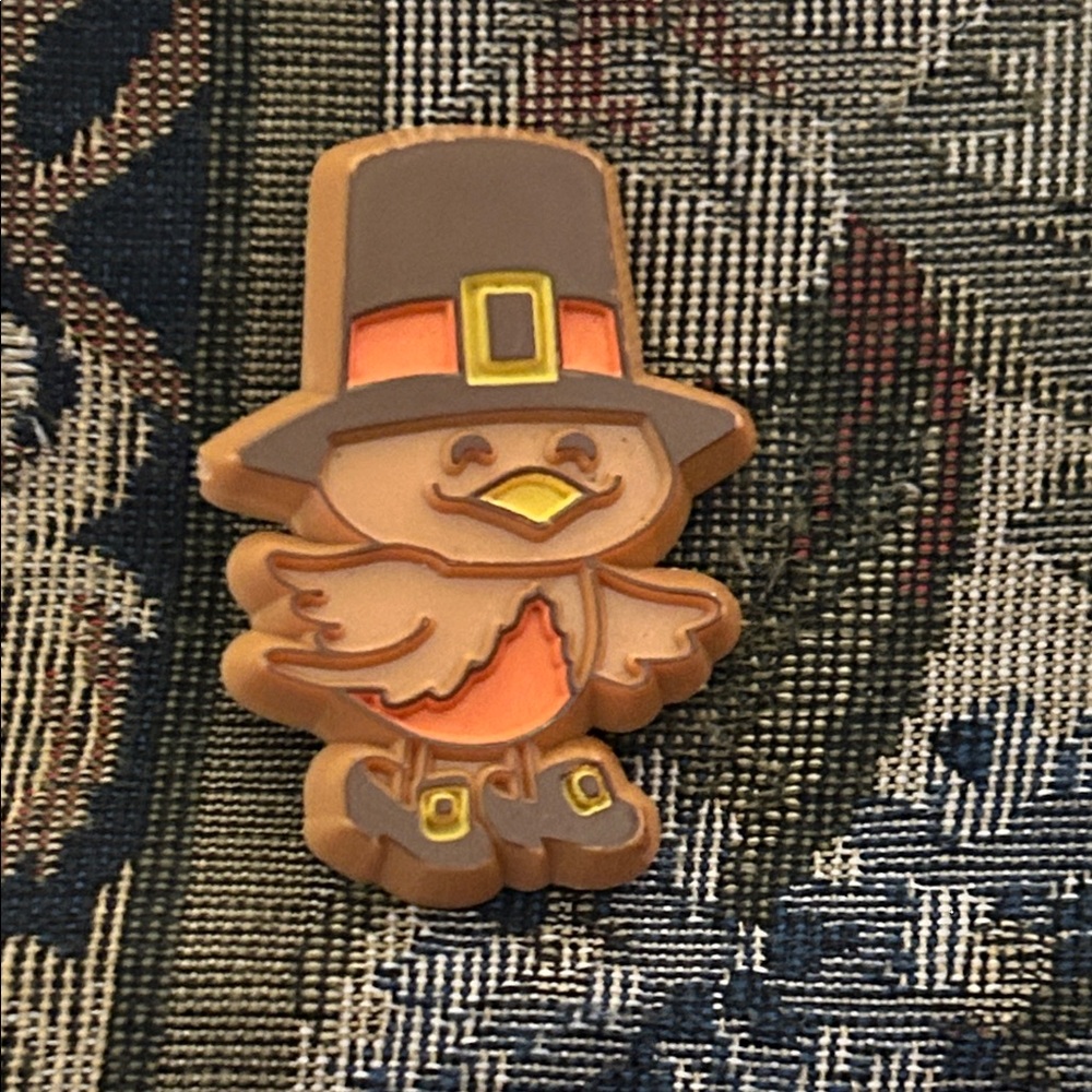 Hallmark Vintage 1970s Festive Pilgrim Chick Pin